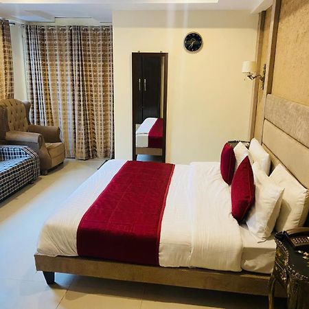 Manila Heights Hotel Naran Ngoại thất bức ảnh