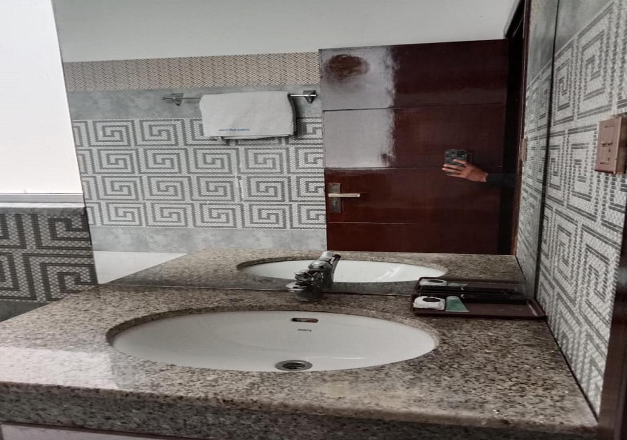 Manila Heights Hotel Naran Ngoại thất bức ảnh