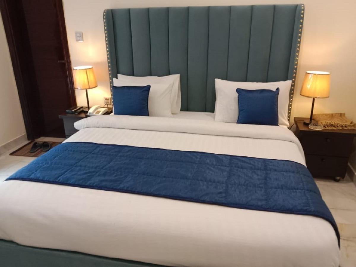 Manila Heights Hotel Naran Ngoại thất bức ảnh