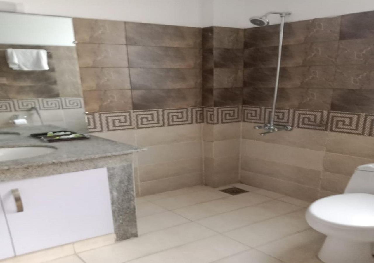 Manila Heights Hotel Naran Ngoại thất bức ảnh