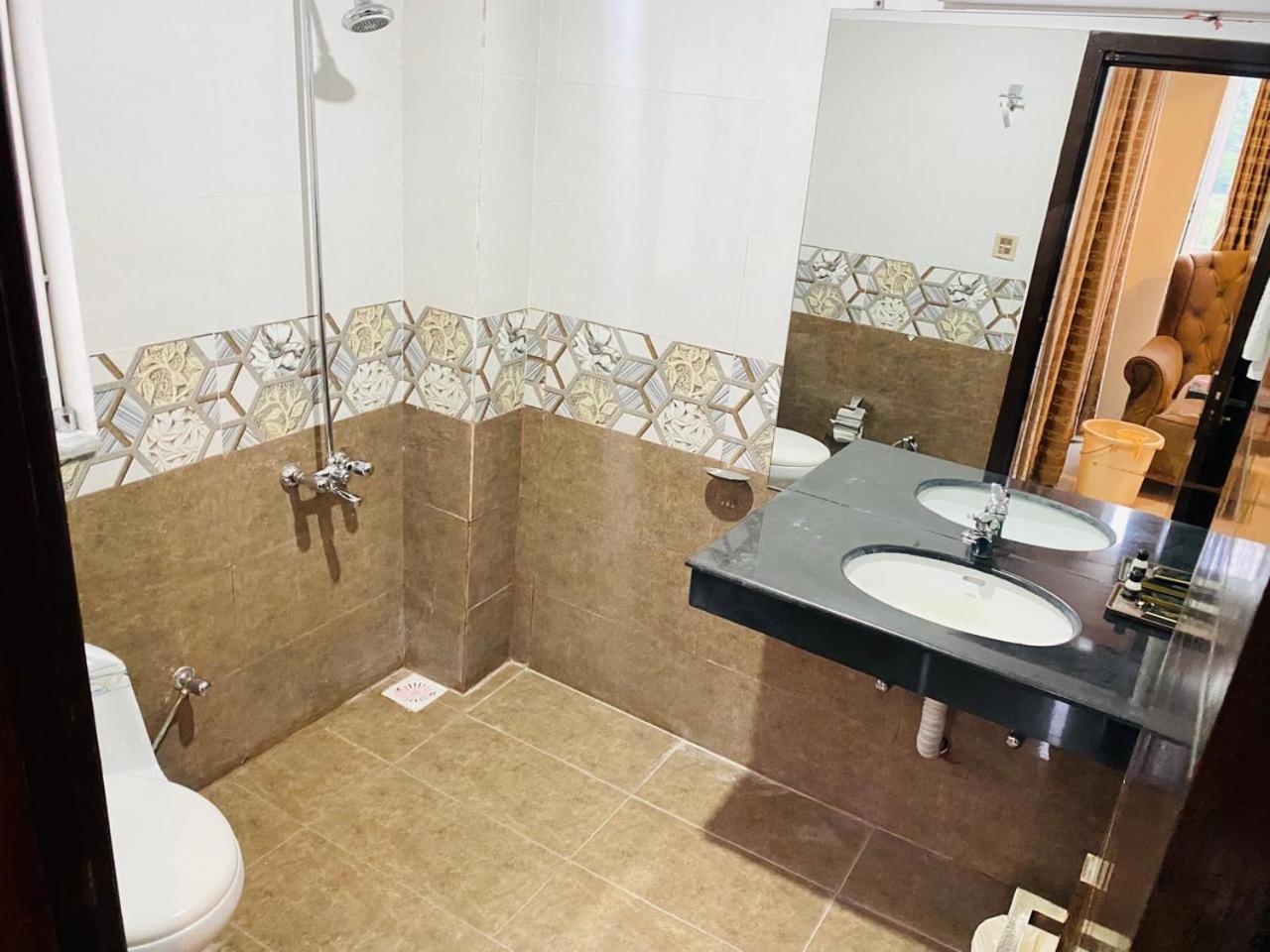 Manila Heights Hotel Naran Ngoại thất bức ảnh