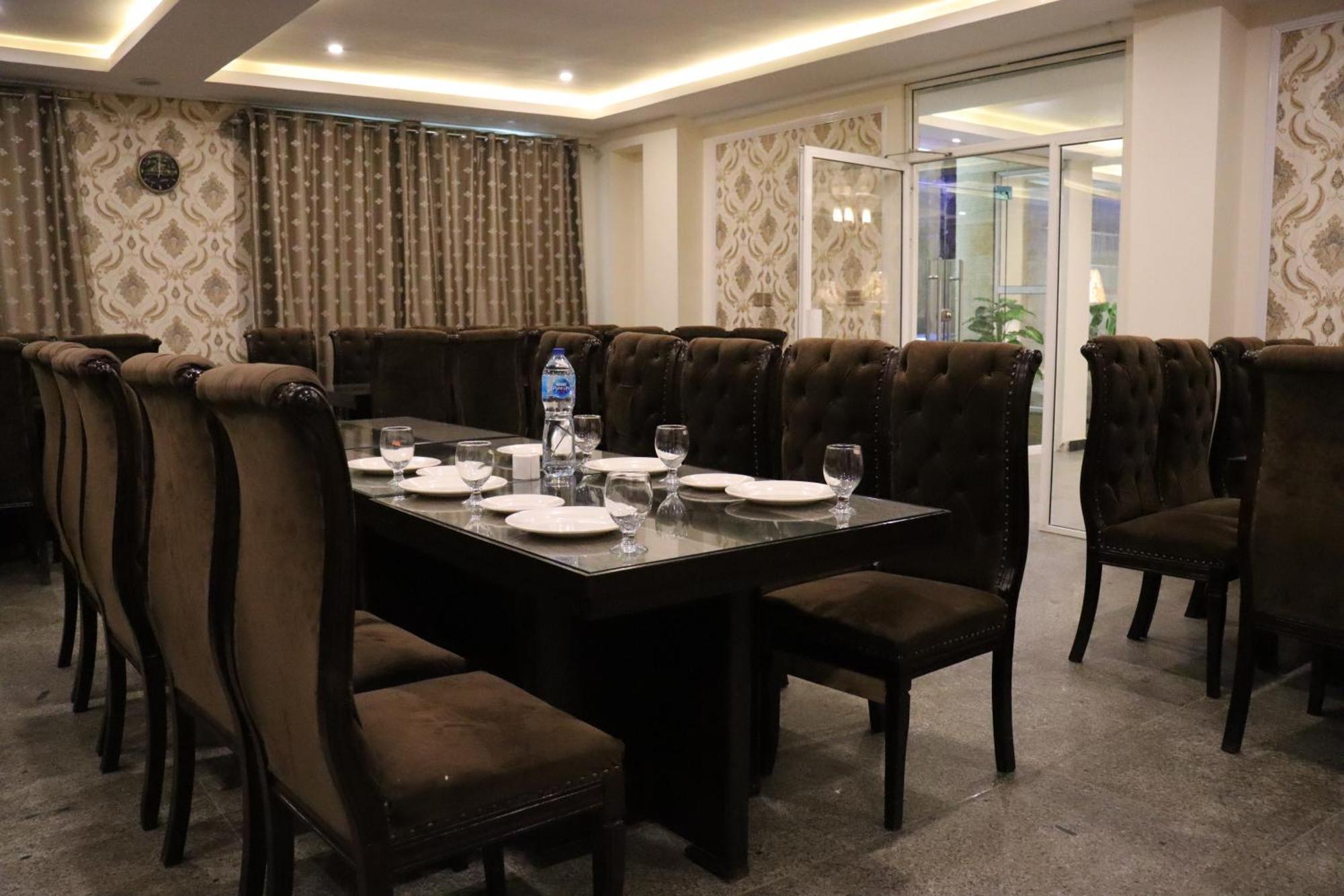 Manila Heights Hotel Naran Ngoại thất bức ảnh